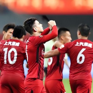 官方网站-上港后腰位置还有一张底牌！将在中超正式亮相挑大梁，值得期待