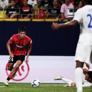 体育娱乐-唐创抵沪报到泰山引援开张 外援新人最快下周到位