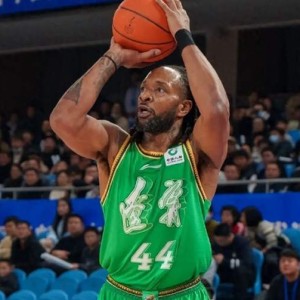 辽宁主场大战青岛凶多吉少！对方双外援太无解，杨鸣根本招架不住